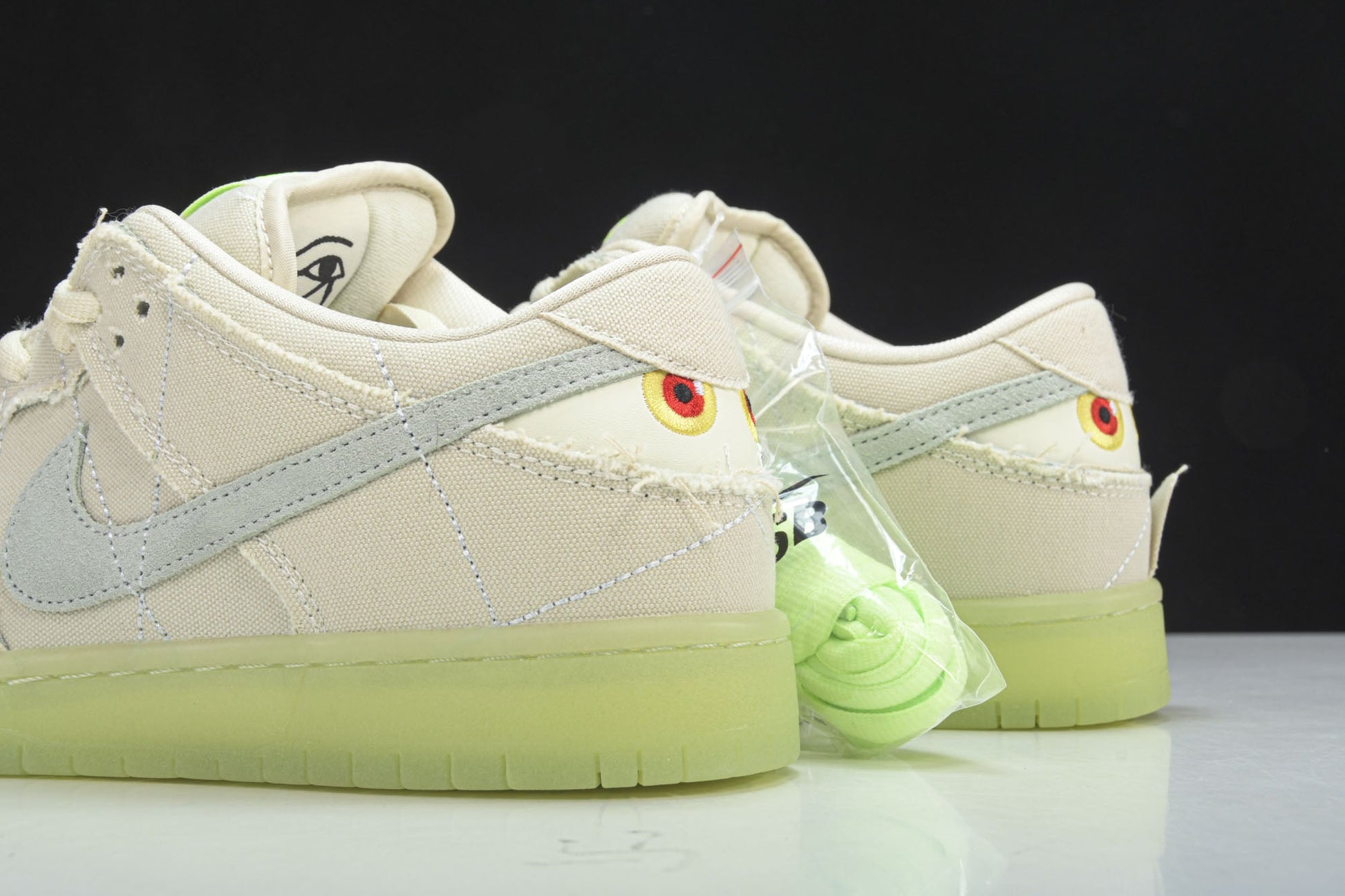 Nike SB Dunk Low Mummy Sneaker: Elite Glow-Sole Halloween Skate Shoes