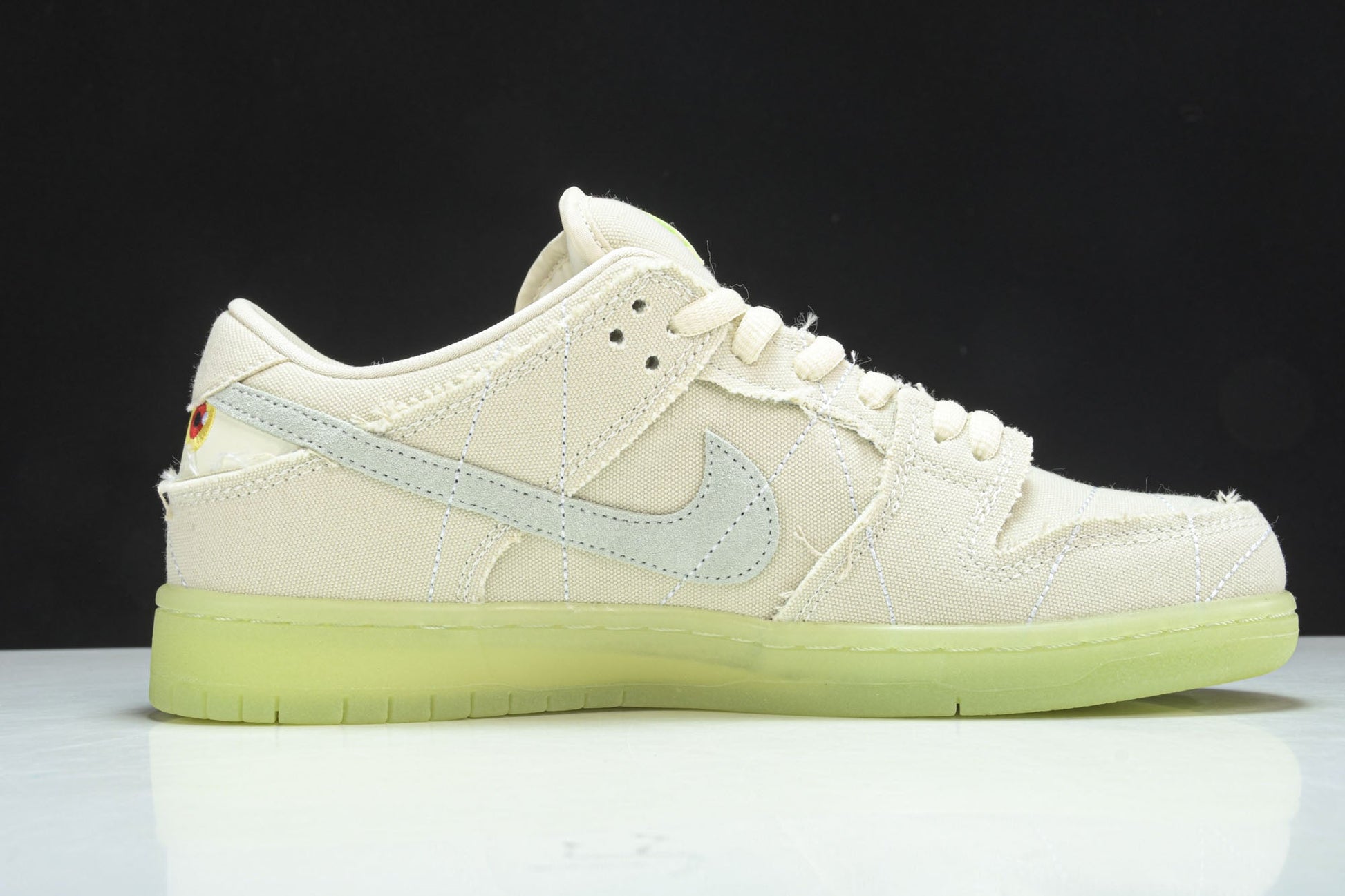 Nike SB Dunk Low Mummy Sneaker: Elite Glow-Sole Halloween Skate Shoes