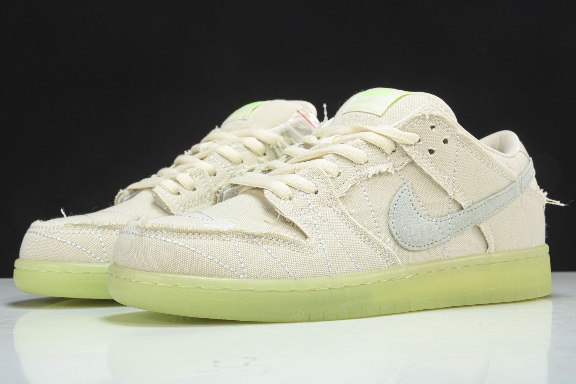 Nike SB Dunk Low Mummy Sneaker: Elite Glow-Sole Halloween Skate Shoes