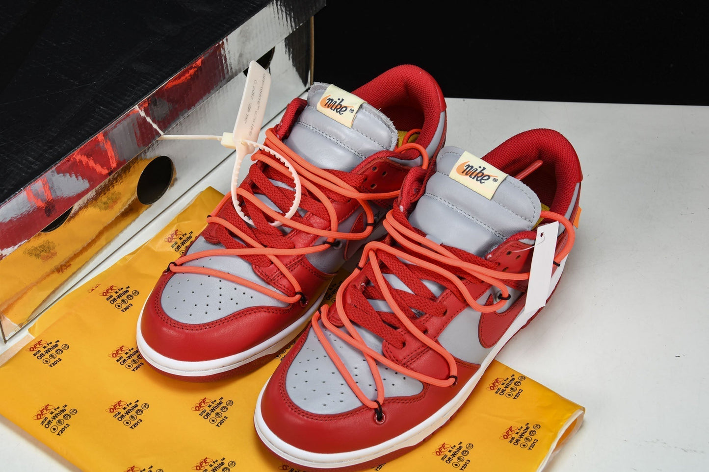 Nike Off-White University Red Dunk Low Sneakers - Iconic Style & Comfort