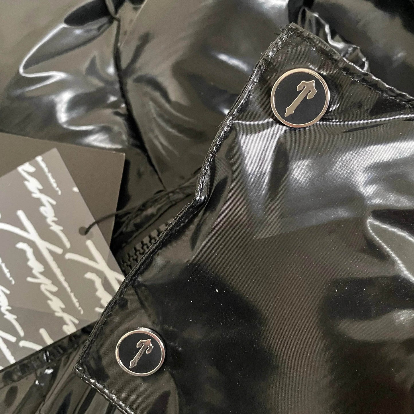 Shiny Black Irongate Hooded Puffer Jacket - VDRXPLG🔌