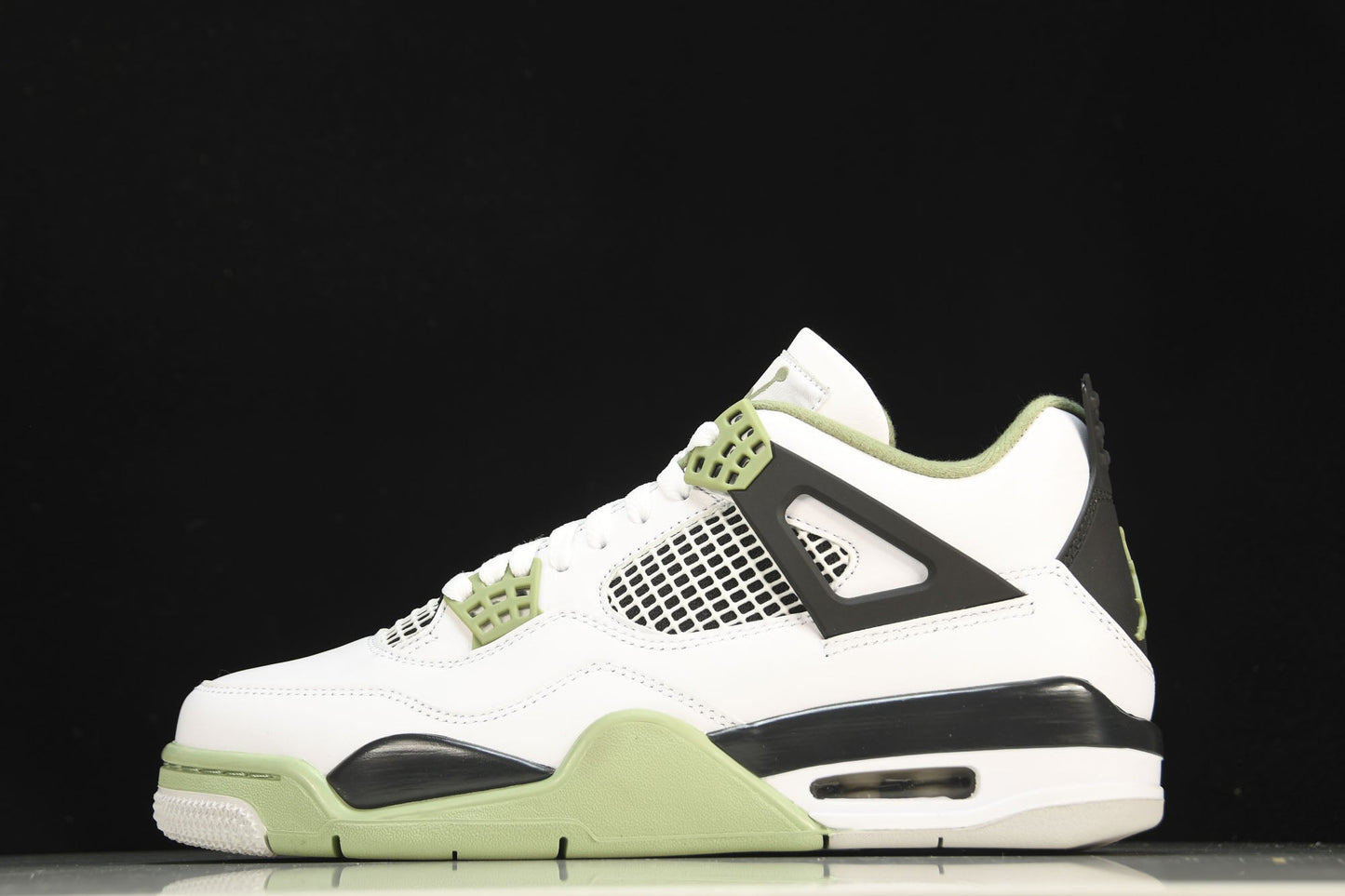 Air Jordan 4 Retro Seafoam Women's Sneaker Iconic Style Comfort Kicks