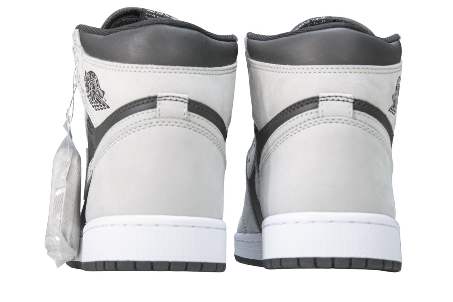 Iconic Air Jordan 1 Retro High 'Light Smoke Grey' Stylish Collector Sneakers