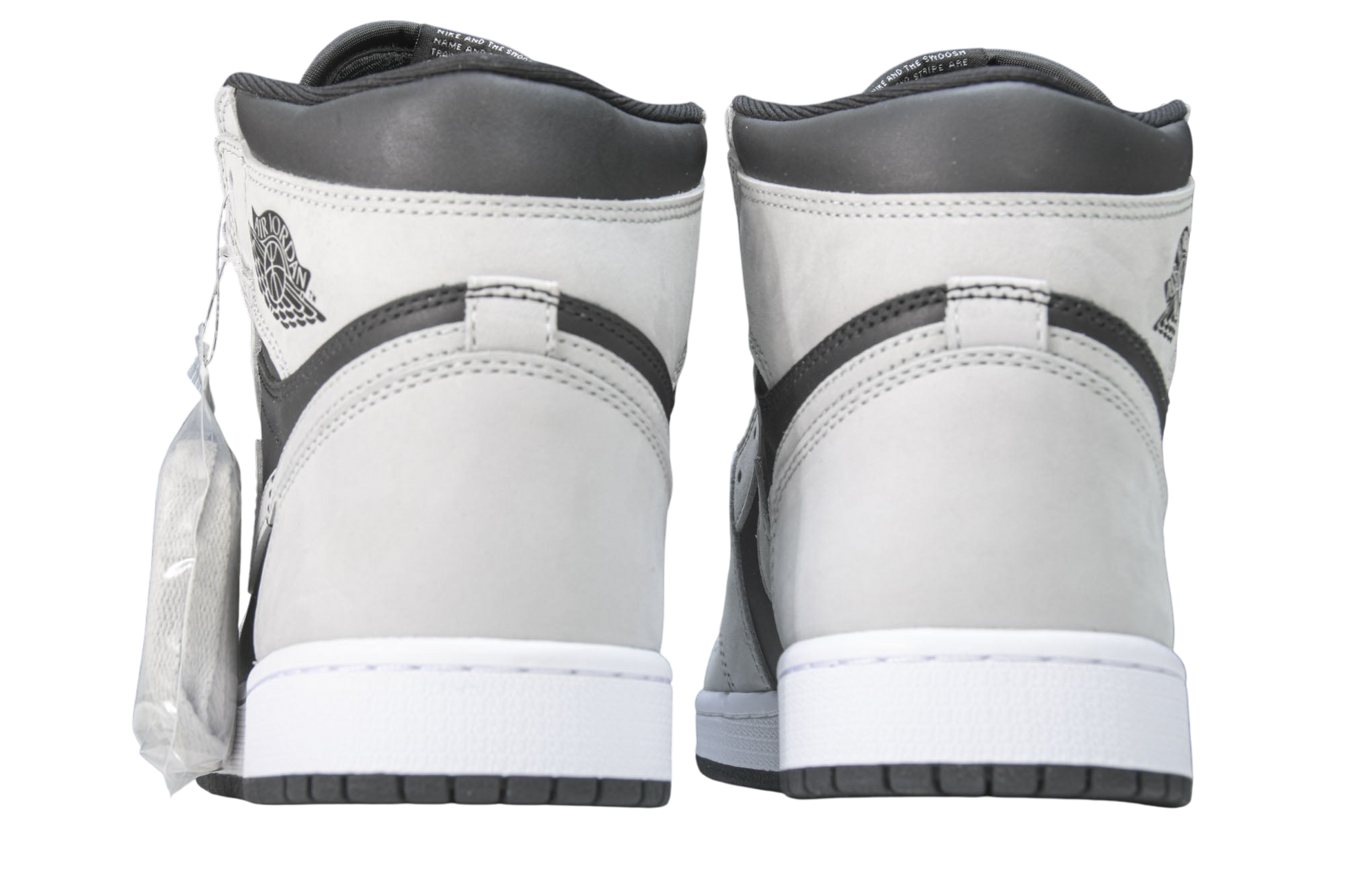 Iconic Air Jordan 1 Retro High 'Light Smoke Grey' Stylish Collector Sneakers